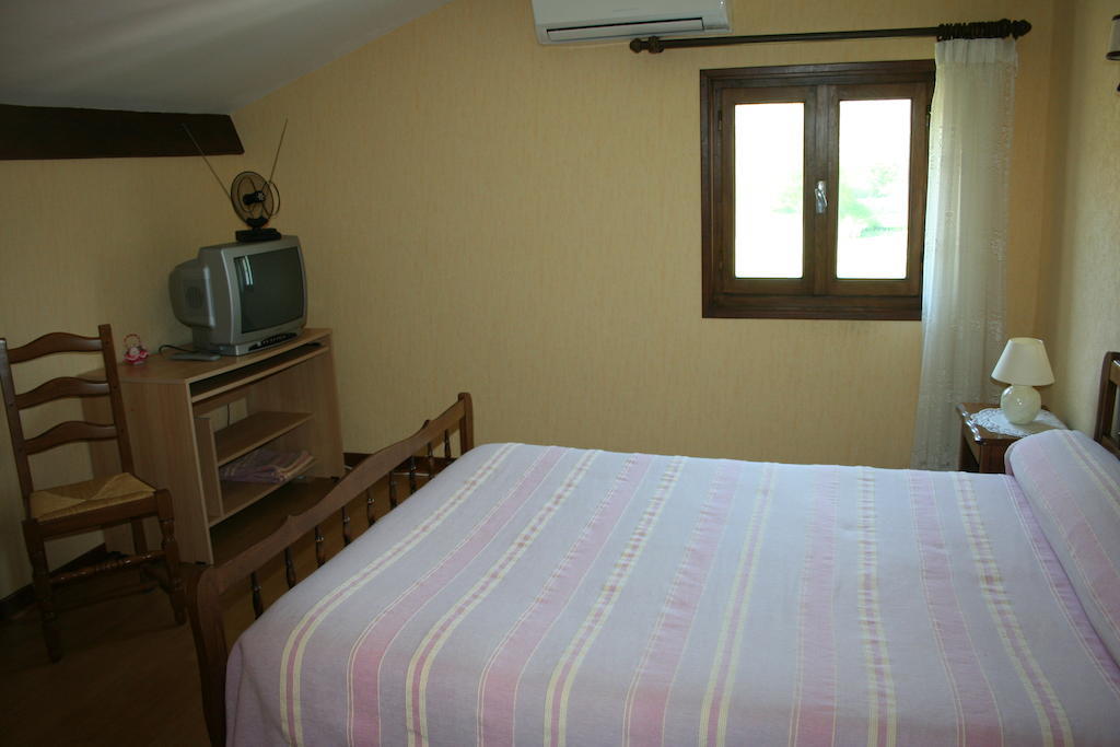 Chambres D'Hotes Chez Pascaline Ispoure Ruang foto